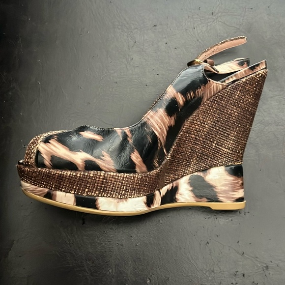 Shoes - Picture 1 of 1